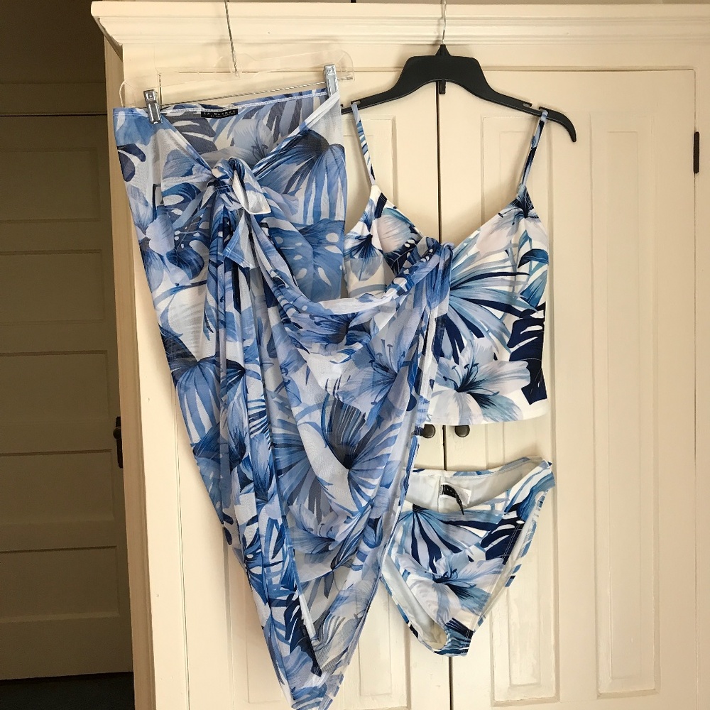 LA BLANCA 2 PIECE SWIMSUIT W/SARONG SET NWOT